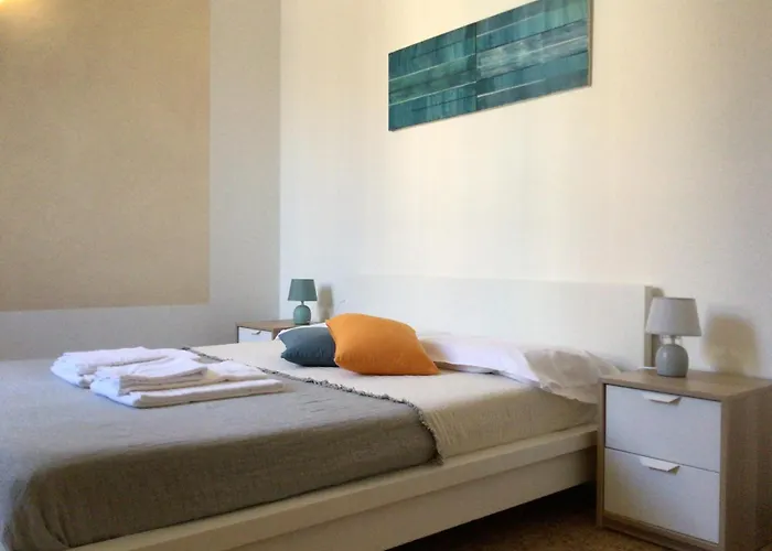 Due Passi Da Giulietta-Casa Montecchi
