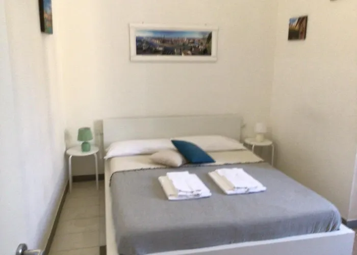 Due Passi Da Giulietta-Casa Montecchi