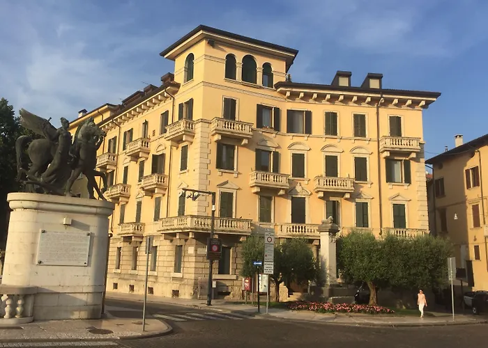 Guest house: Lady Verona Residence